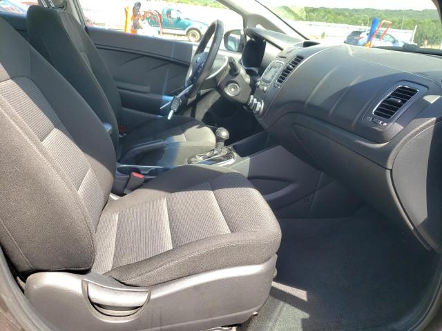 Photo 5 from auction – 2017 KIA FORTE LX with VIN 3KPFK4A79HE154118