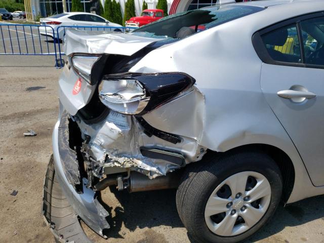 Photo 9 from auction – 2018 KIA FORTE LX with VIN 3KPFL4A71JE263918