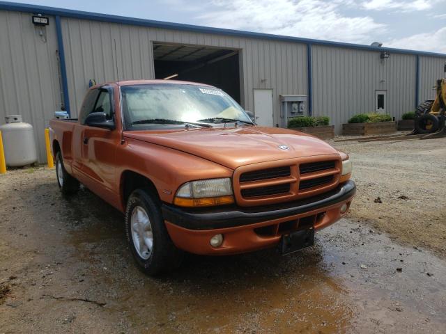 DODGE DAKOTA 2000 with VIN 1B7FL22P0YS613596 - Photo from auction