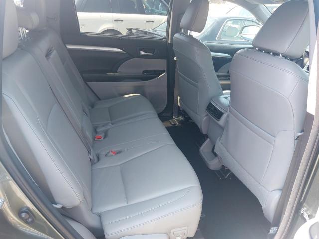 Photo 6 from auction – 2018 TOYOTA HIGHLANDER with VIN 5TDJZRFH2JS497935
