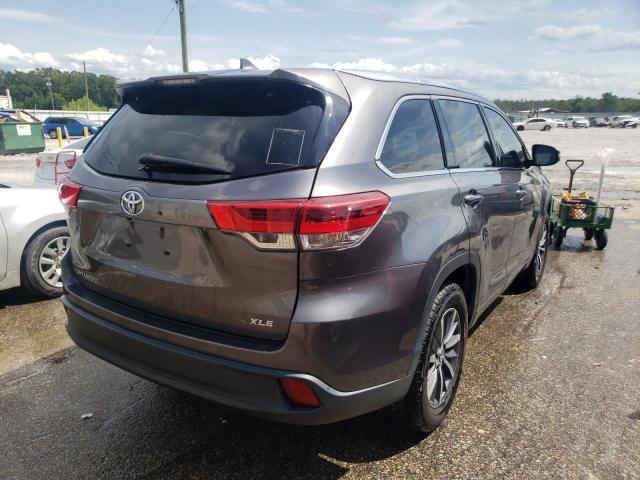 Photo 4 from auction – 2017 TOYOTA HIGHLANDER with VIN 5TDKZRFH1HS211443