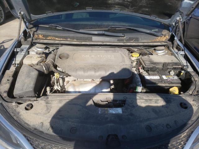 Photo 7 from auction – 2015 CHRYSLER 200 LIMITE with VIN 1C3CCCABXFN670483