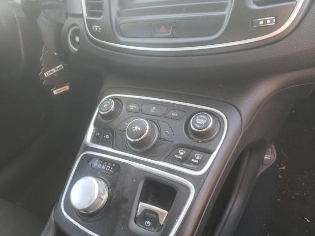 Photo 10 from auction – 2015 CHRYSLER 200 LIMITE with VIN 1C3CCCABXFN670483