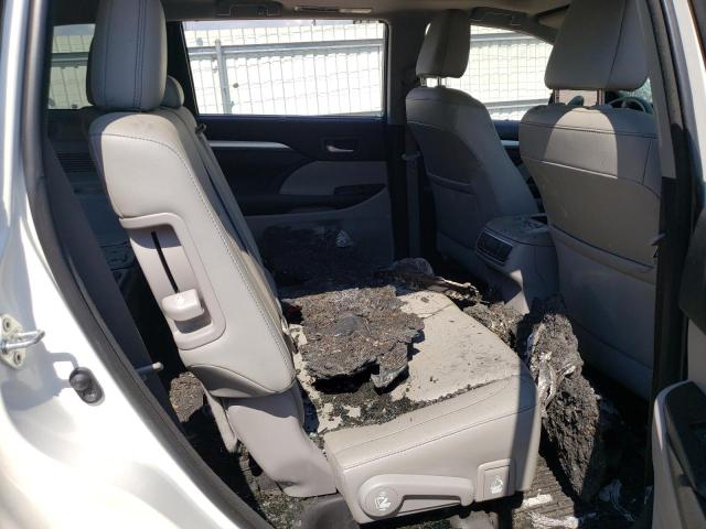 Photo 6 from auction – 2018 TOYOTA HIGHLANDER with VIN 5TDJZRFH1JS804477