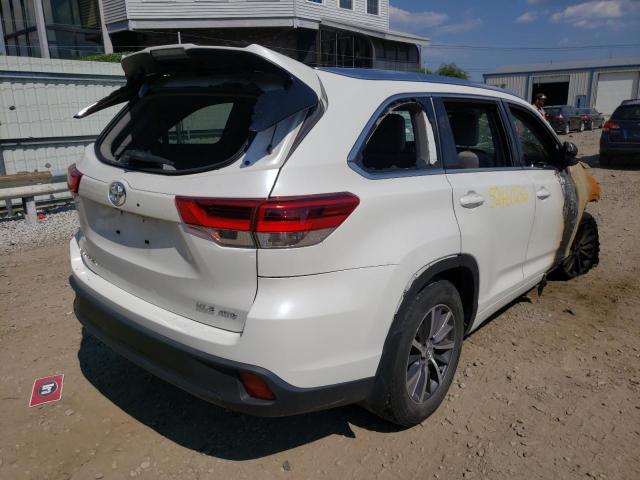 Фото 4 с аукциона – 2018 TOYOTA HIGHLANDER с VIN 5TDJZRFH1JS804477