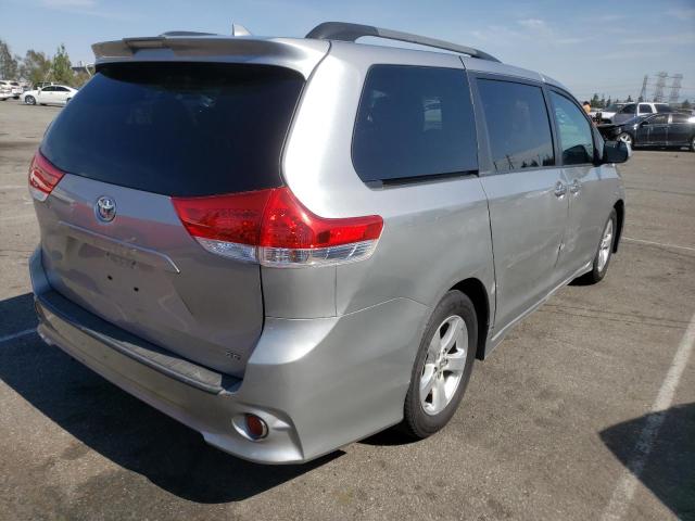 Photo 4 from auction – 2018 TOYOTA SIENNA SE with VIN 5TDXZ3DC9JS930617