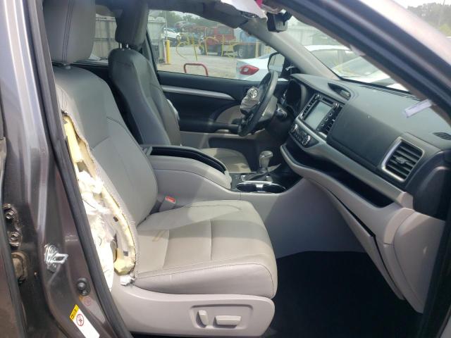 Photo 5 from auction – 2017 TOYOTA HIGHLANDER with VIN 5TDKZRFH1HS211443