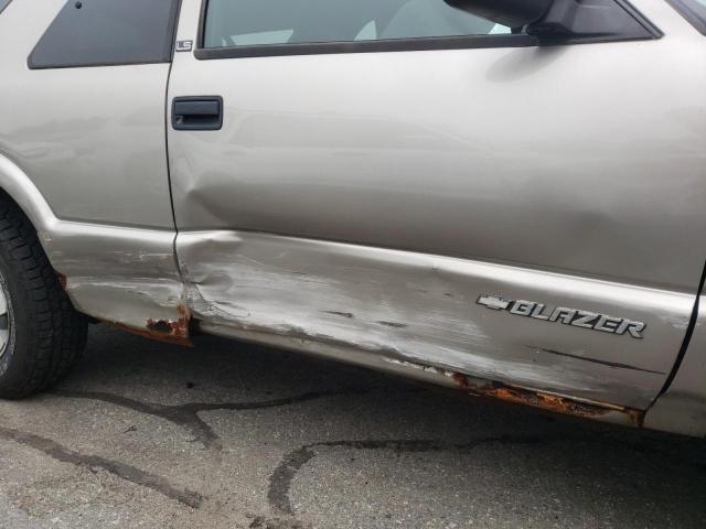 Photo 9 from auction – 2001 CHEVROLET BLAZER with VIN 1GNCT18W11K206928