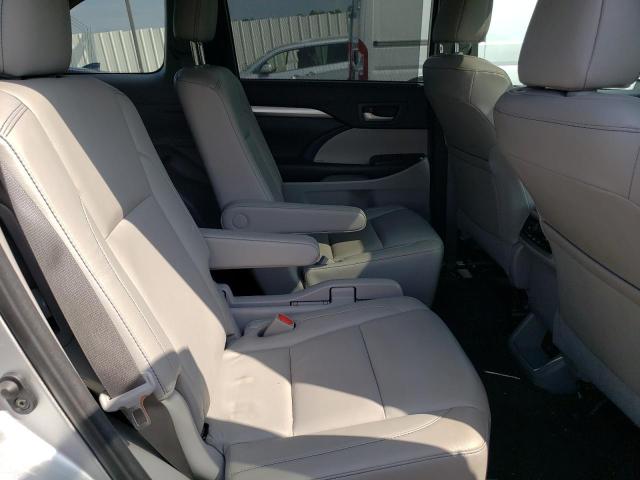 Photo 6 from auction – 2017 TOYOTA HIGHLANDER with VIN 5TDJZRFH1HS521085