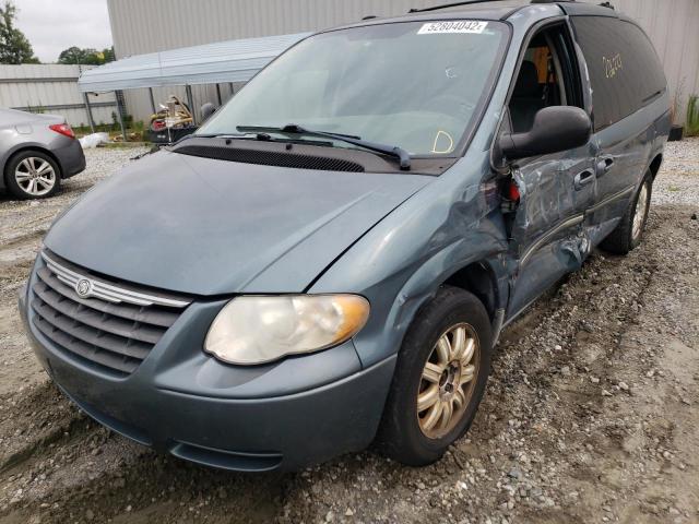 Photo 2 from auction – 2005 CHRYSLER TOWN & COU with VIN 2C8GP54L75R535446
