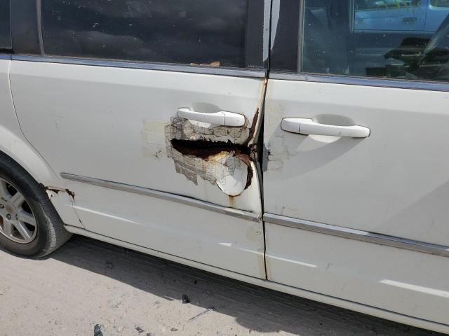 Photo 9 from auction – 2010 CHRYSLER TOWN & COU with VIN 2A4RR5D14AR279175