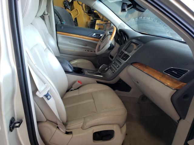 Photo 5 from auction – 2011 LINCOLN MKT with VIN 2LMHJ5AR1BBJ52672