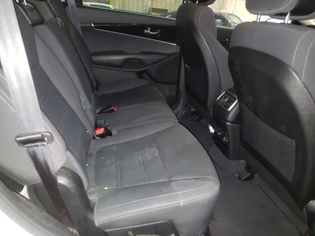 Photo 6 from auction – 2016 KIA SORENTO LX with VIN 5XYPG4A35GG045255