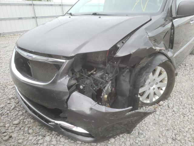 Photo 9 from auction – 2015 CHRYSLER TOWN & COU with VIN 2C4RC1BGXFR561996