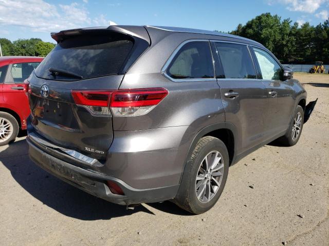 Photo 4 from auction – 2019 TOYOTA HIGHLANDER with VIN 5TDJZRFH7KS602891