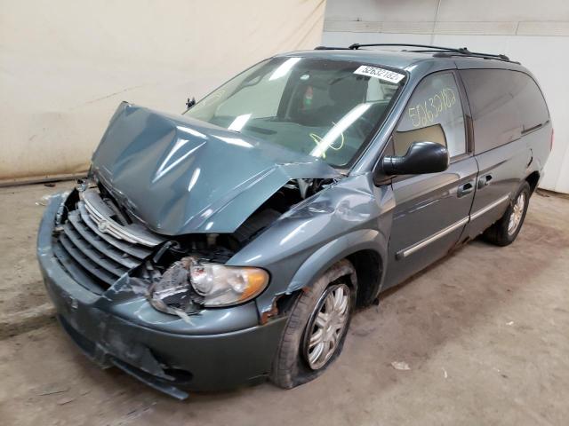 Photo 2 from auction – 2005 CHRYSLER TOWN & COU with VIN 2C4GP54L65R581822