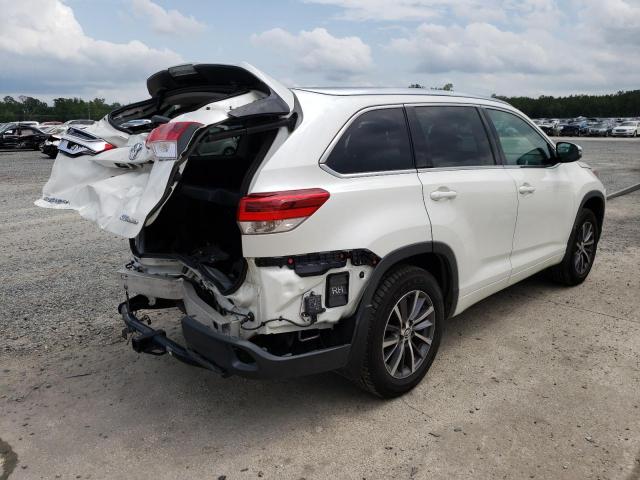 Photo 4 from auction – 2017 TOYOTA HIGHLANDER with VIN 5TDJZRFH4HS521257