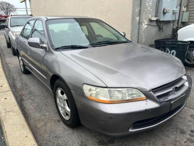 HONDA ACCORD EX 2000 with VIN 1HGCG6572YA159482 - Photo from auction