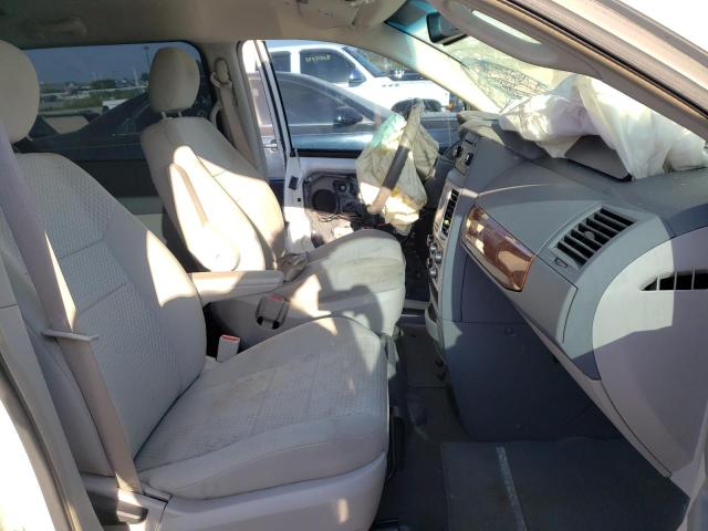 Photo 5 from auction – 2009 CHRYSLER TOWN & COU with VIN 2A8HR44E39R629253