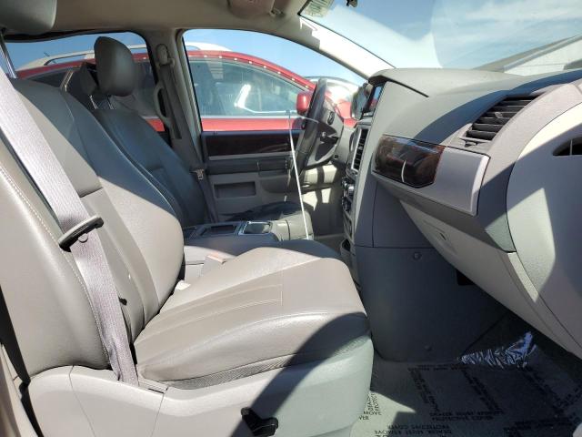 Photo 5 from auction – 2010 CHRYSLER TOWN & COU with VIN 2A4RR5D17AR305431