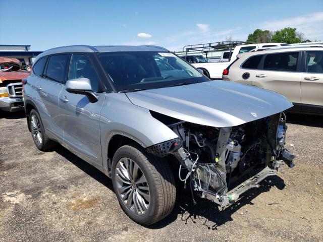 TOYOTA HIGHLANDER 2022 with VIN 5TDFZRBH6NS182573 - Photo from auction