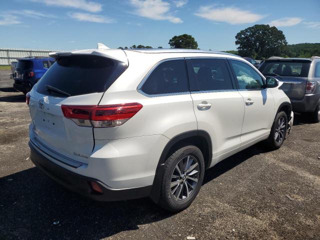 Photo 4 from auction – 2018 TOYOTA HIGHLANDER with VIN 5TDJZRFH0JS553628
