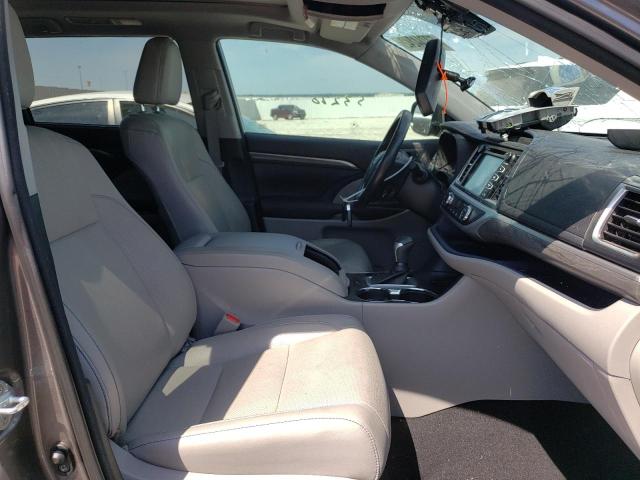 Photo 5 from auction – 2018 TOYOTA HIGHLANDER with VIN 5TDDZRFH9JS801730