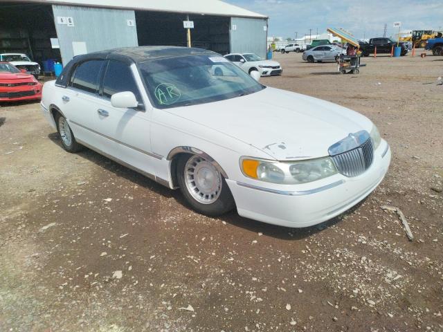 LINCOLN TOWN CAR E 2001 with VIN 1LNHM81W61Y729966 - Photo from auction