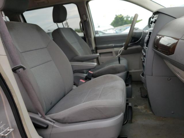 Photo 5 from auction – 2010 CHRYSLER TOWN & COU with VIN 2A4RR4DE3AR206652