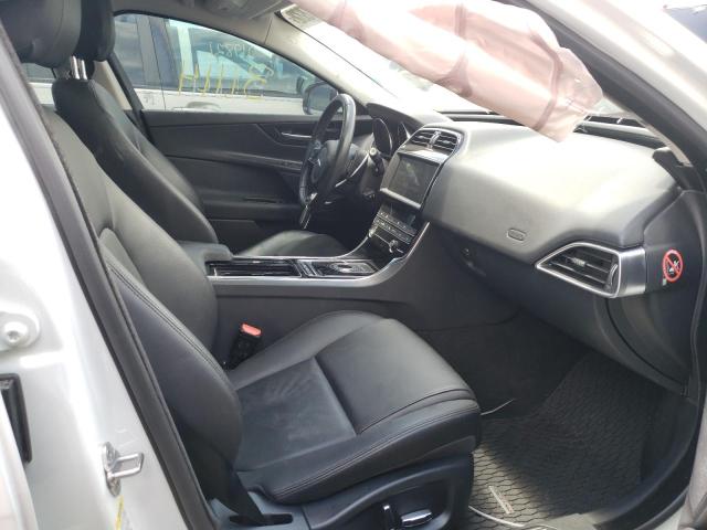 Photo 5 from auction – 2019 JAGUAR XE PREMIUM with VIN SAJAD4FX0KCP54328