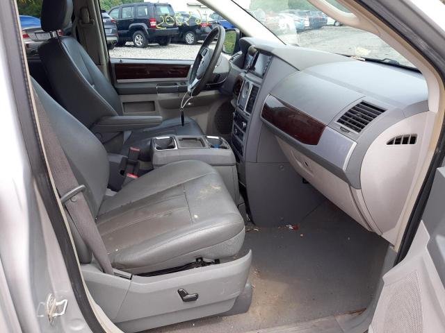 Photo 5 from auction – 2010 CHRYSLER TOWN & COU with VIN 2A4RR5D17AR109988