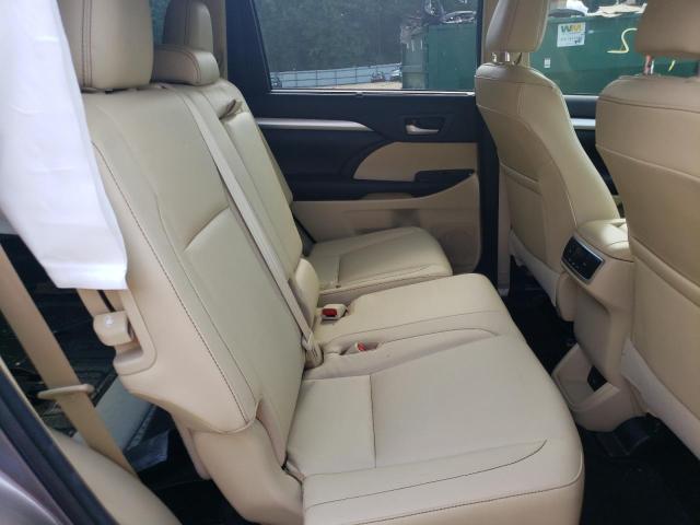 Photo 6 from auction – 2017 TOYOTA HIGHLANDER with VIN 5TDKZRFH2HS525361