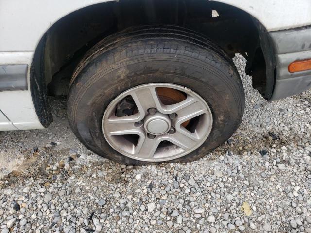 Photo 9 from auction – 2004 CHEVROLET TRACKER with VIN 2CNBJ134046919340