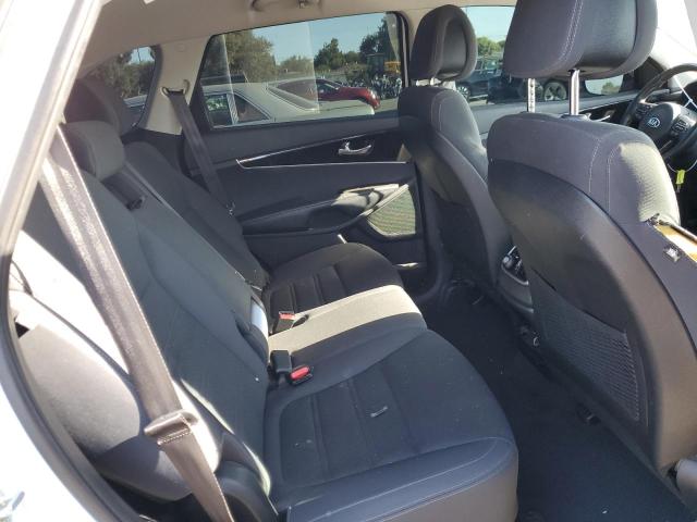 Photo 6 from auction – 2016 KIA SORENTO LX with VIN 5XYPG4A33GG084992