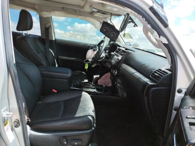 Photo 5 from auction – 2018 TOYOTA 4RUNNER SR with VIN JTEBU5JR6J5541433
