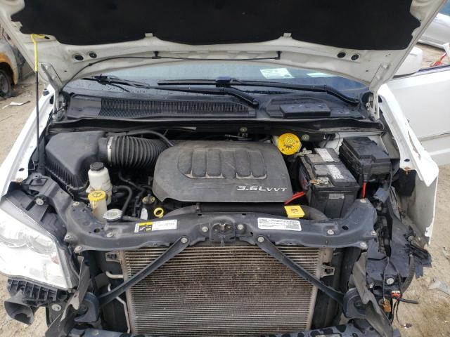 Photo 7 from auction – 2016 CHRYSLER TOWN & COU with VIN 2C4RC1BG3GR300033