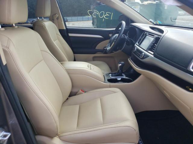 Photo 5 from auction – 2017 TOYOTA HIGHLANDER with VIN 5TDKZRFH2HS525361