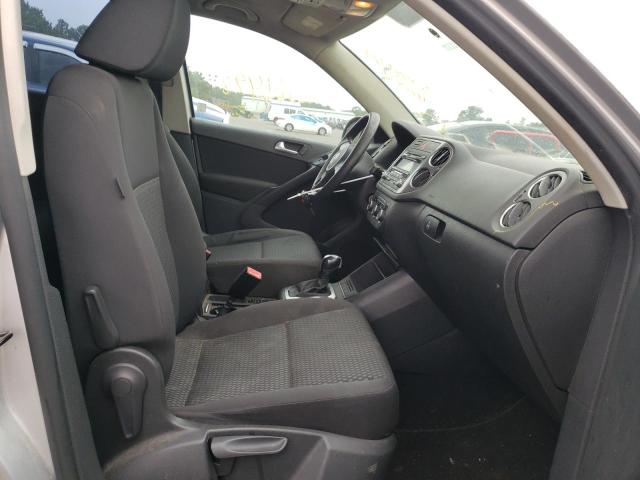 Photo 5 from auction – 2011 VOLKSWAGEN TIGUAN S with VIN WVGAV7AX2BW540004