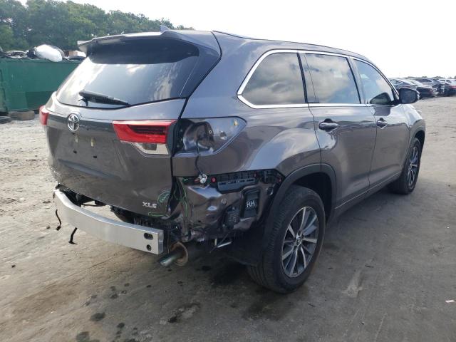 Photo 4 from auction – 2017 TOYOTA HIGHLANDER with VIN 5TDKZRFH2HS525361