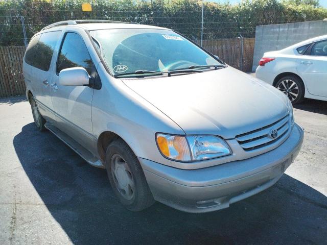 TOYOTA SIENNA LE 2001 with VIN 4T3ZF13C01U373926 - Photo from auction