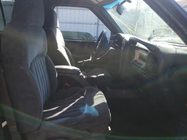 Photo 5 from auction – 2001 CHEVROLET BLAZER with VIN 1GNDT13W112152719