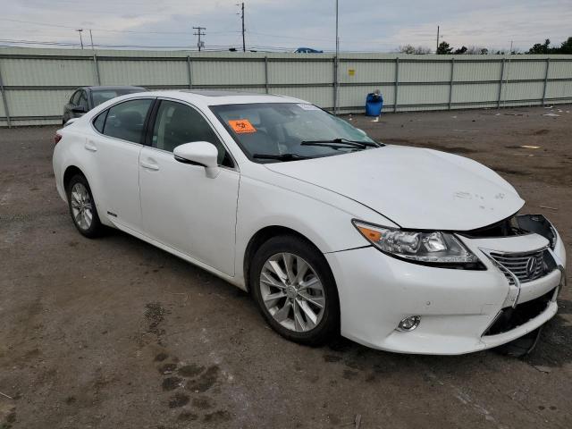 LEXUS ES 300H 2015 مع رقم تعريف المركبة JTHBW1GG1F2096832 - صورة من المزاد