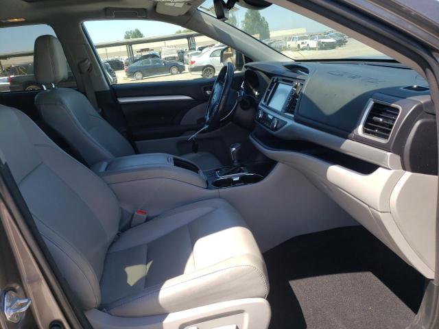 Photo 5 from auction – 2017 TOYOTA HIGHLANDER with VIN 5TDJZRFHXHS521120