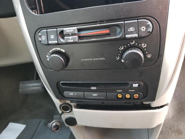 Photo 9 from auction – 2005 CHRYSLER TOWN & COU with VIN 1C4GP45R45B251933