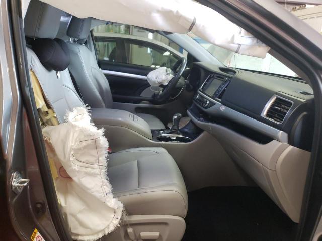 Photo 5 from auction – 2018 TOYOTA HIGHLANDER with VIN 5TDKZRFH9JS544964
