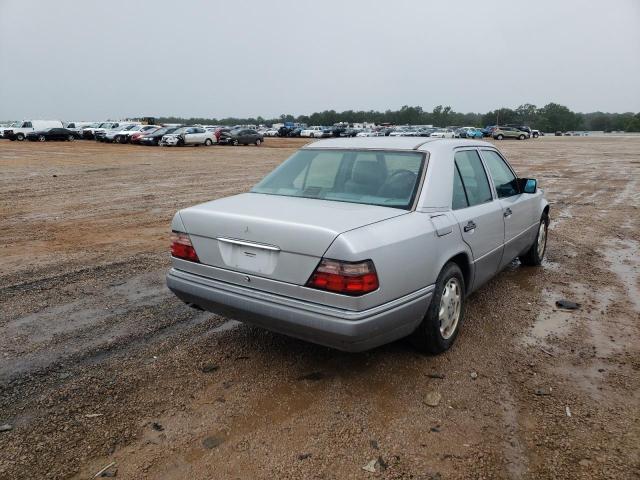 Photo 4 from auction – 1995 MERCEDES-BENZ E 320 BASE with VIN WDBEA32E3SC199560
