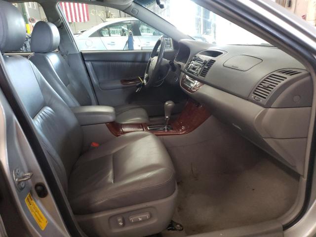 Photo 5 from auction – 2005 TOYOTA CAMRY LE with VIN 4T1BF30K75U104880