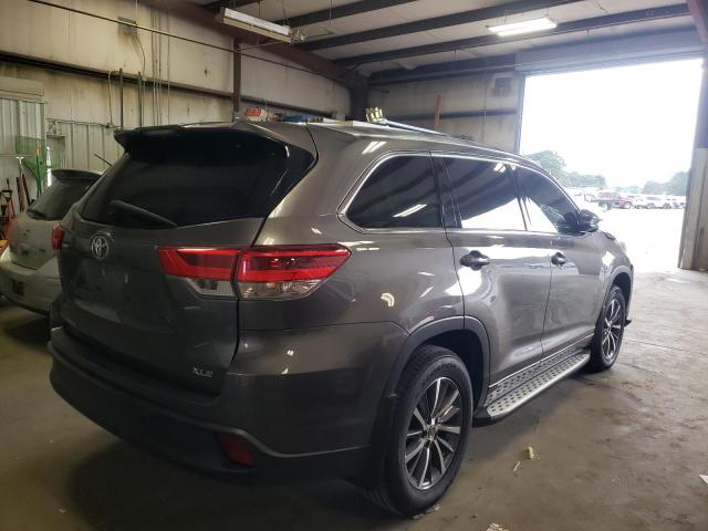 Photo 4 from auction – 2018 TOYOTA HIGHLANDER with VIN 5TDKZRFH9JS544964
