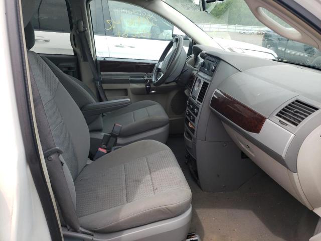 Photo 5 from auction – 2010 CHRYSLER TOWN & COU with VIN 2A4RR5D12AR235059