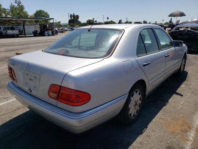 Photo 4 from auction – 1997 MERCEDES-BENZ E 320 with VIN WDBJF55F5VA418244